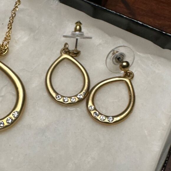 Earrings & Necklace -Gold Tone MCM Modernist Pierced 1.25" TEAR DROP - Picture 3 of 5